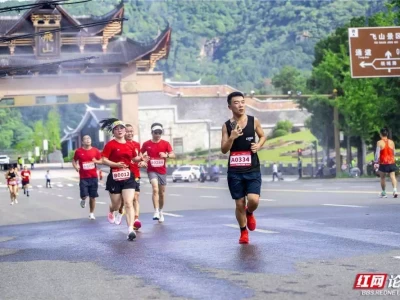 「每日一图@湖南」用脚步丈量靖州：穿越苗侗风情的健康之约170小个子男生轻熟风商务穿搭