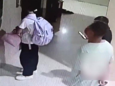 重庆一男子小区内尾随女童进电梯，社区回应